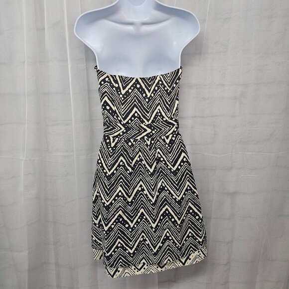 The Limited Black Cream Abstract Strapless Mini Dress Ruched Fit & Flare 2 - Picture 8 of 13
